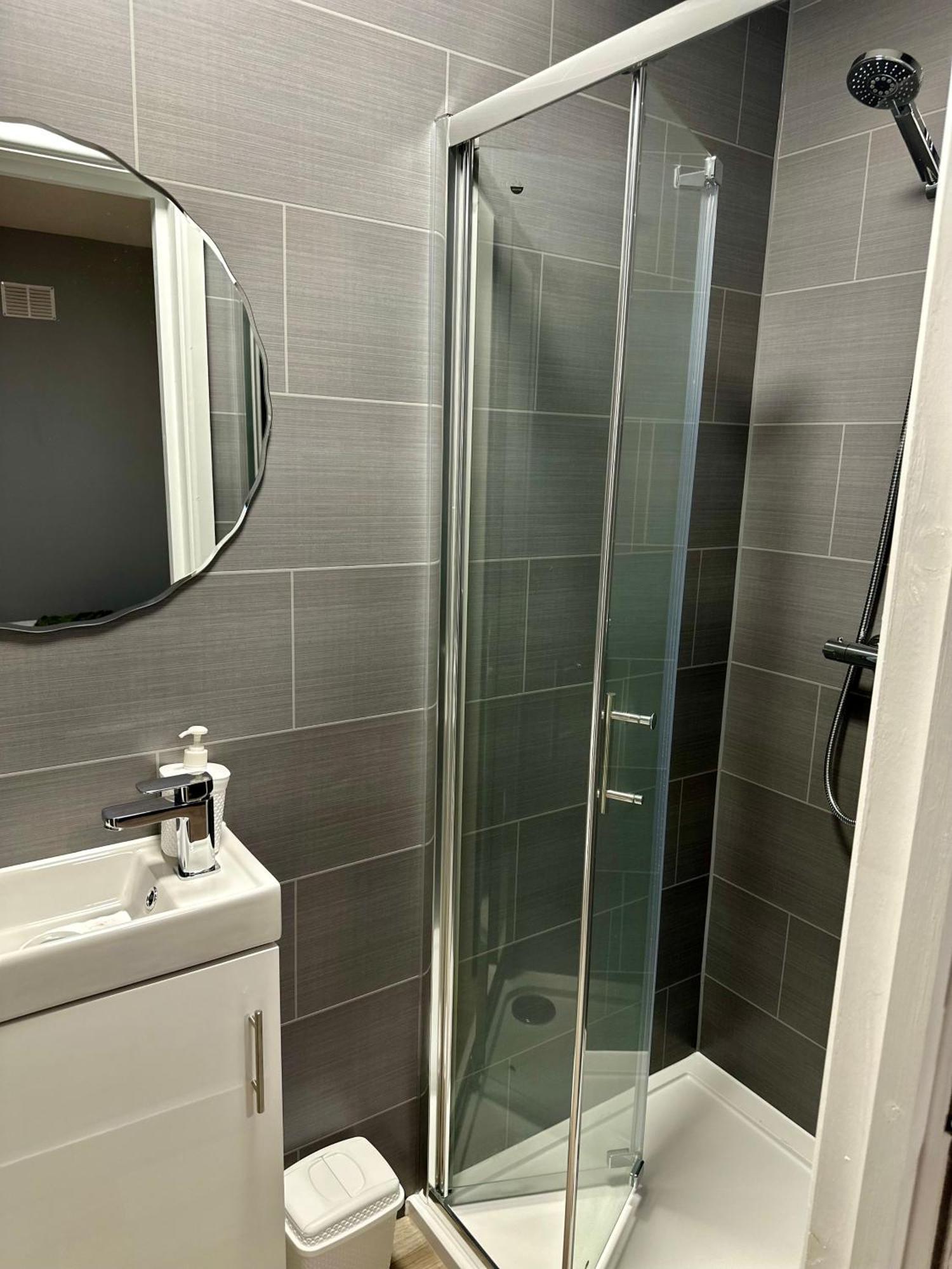 Cosy En-Suite Double Room1 Heathrow Accommodation Northolt  Exterior foto