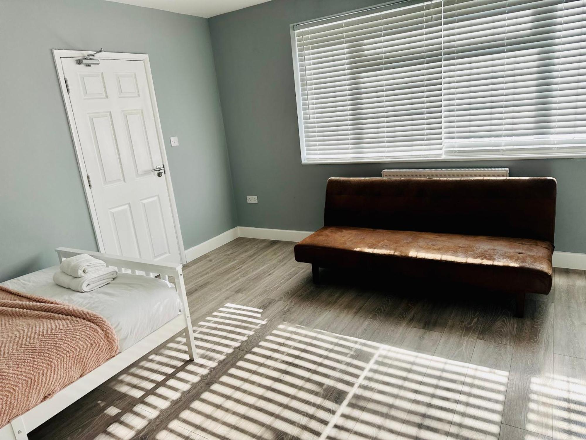 Cosy En-Suite Double Room1 Heathrow Accommodation Northolt  Exterior foto